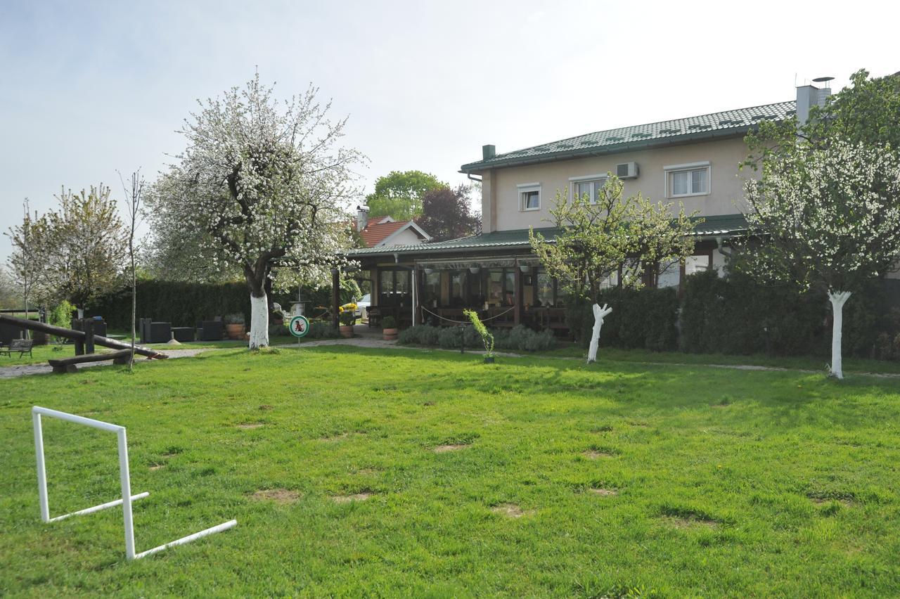 Bed and Breakfast Klet Cinkus à Hrvatski Leskovac Extérieur photo